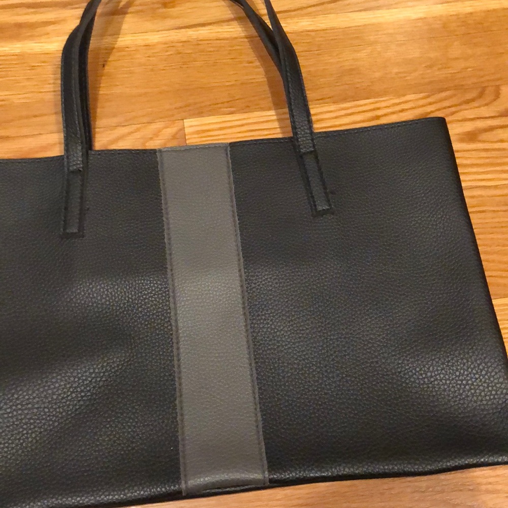 ✔️ Donated Vince Camuto Pebbled Vegan Leather Luck Tote Bag (discount) - Picture 15 of 16